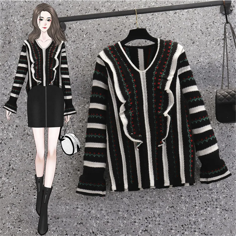 Женский трикотажный свитер с рюшами V-образным вырезом и расклешенными рукавами |