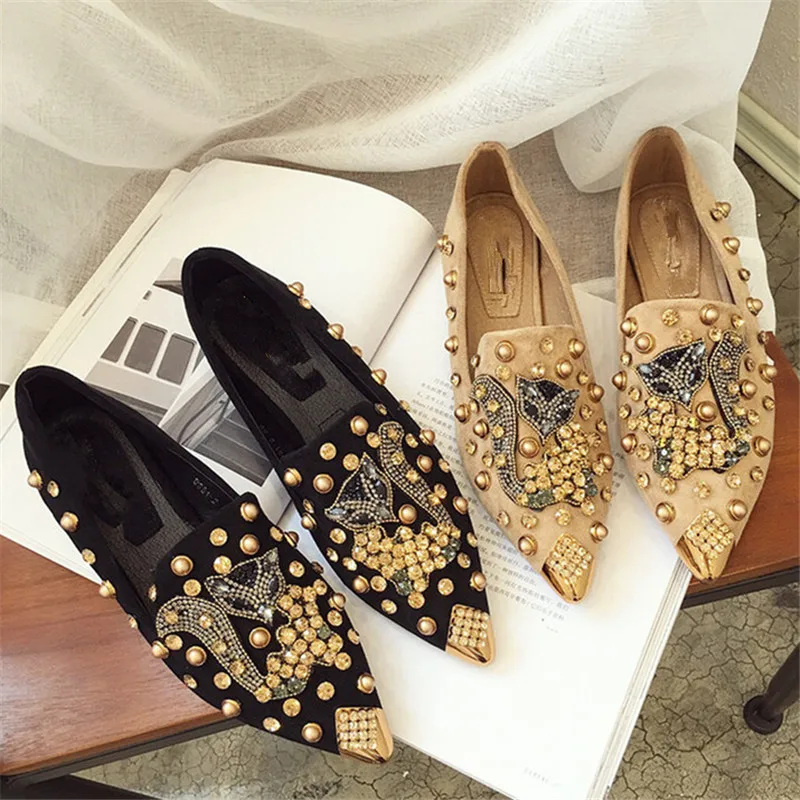 Женские кожаные туфли на плоской подошве с золотистыми металлическими вставками