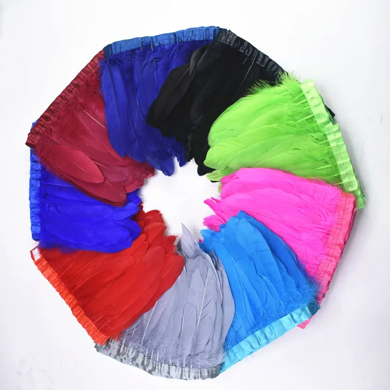 Окрашенная шампанское гусиное перо с отделкой из натурального гусей ленты