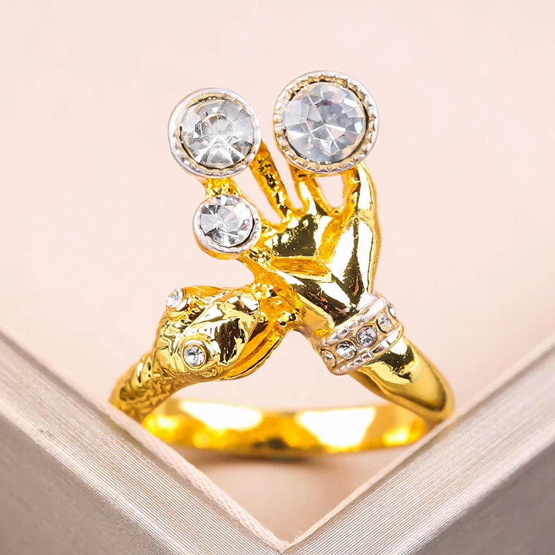 

Interesting Two Stone Snake Attack Hand Rings Creative Gold Plated White Jewelry For Women Men Party Gifts O3M935