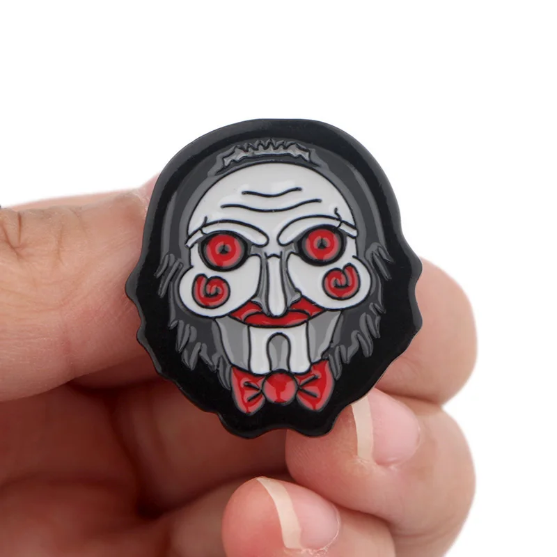 P3997 Dongmanli фильм ювелирные изделия пилы маска марионетки металлическая Глянцевая шпильки и броши крутой Нагрудный значок подарки