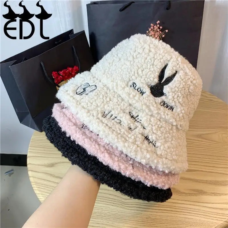 

New Rabbit Eight Elder Brother Embroidered Lamb Velvet Warm Bucket Hat Designer Hats for Women Harajuku Winter Hat