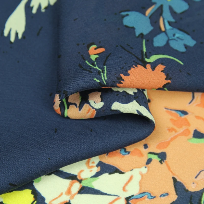 Цветы на темно-синем фоне из 100% шелка жоржета шелковая ткань SCG505 | Дом и сад