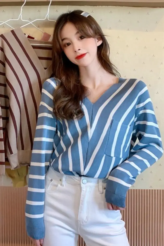 

2021 spring/autumn new sweater female Korean version striped V-neck long-sleeved knitwear loose-fitting sweater girl