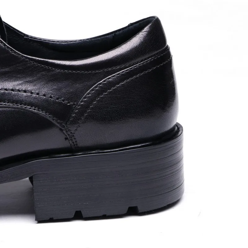 

QYFCIOUFU New Arrival Retro Bullock Design Men Classic Business Formal Shoes Pointed Toe Leather Shoes Men Oxford Dress Shoes