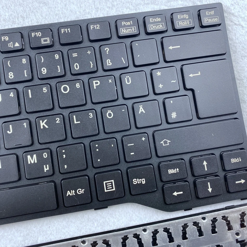 Немецкая клавиатура для ноутбука Fujitsu Lifebook E733 E734 E743 E744 U745 E546 E547 E544 E736 E746 |