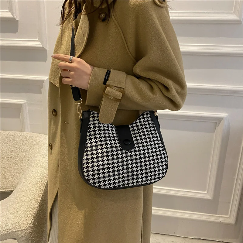 

Checkered Single Shoulder Commuter Bag Women's New Year Autumn and Winter New Fashion Canvas Messenger Bag Small Square Bag Tide