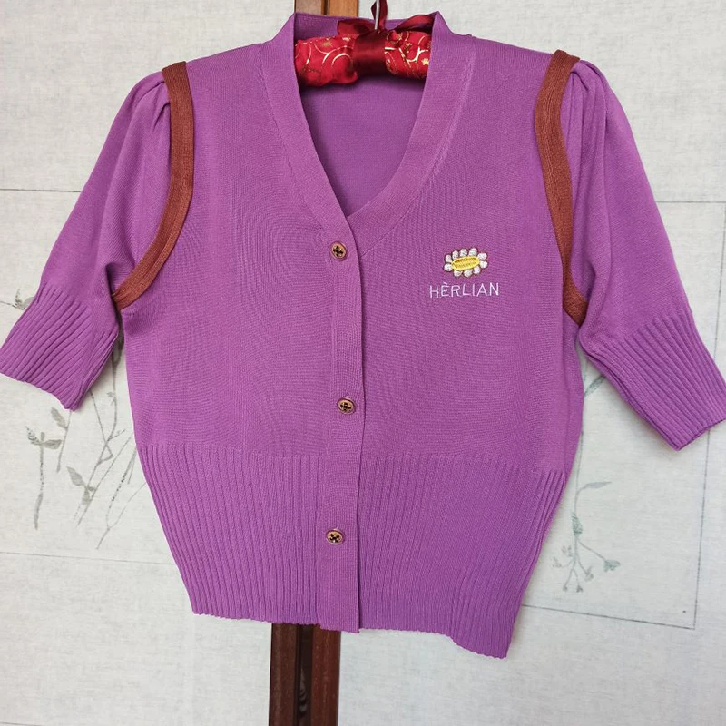 Женский свитер с коротким рукавом и V образным вырезом| |