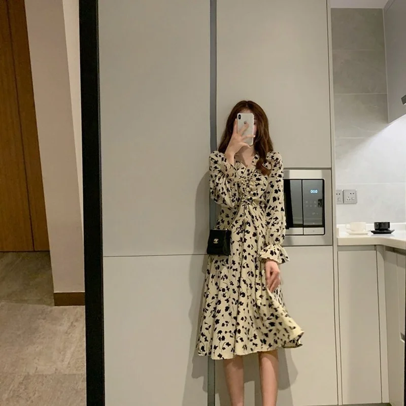 

French Retro Shirring Floral Dress Summer Women V Neck Flare Long Sleeve Dresses Cottagecore New Sweet Girl All Match Streetwear