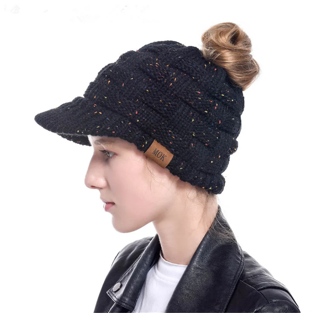 Шапка конский хвост зимняя женская вязаная теплая шапка пучок волос облегающая