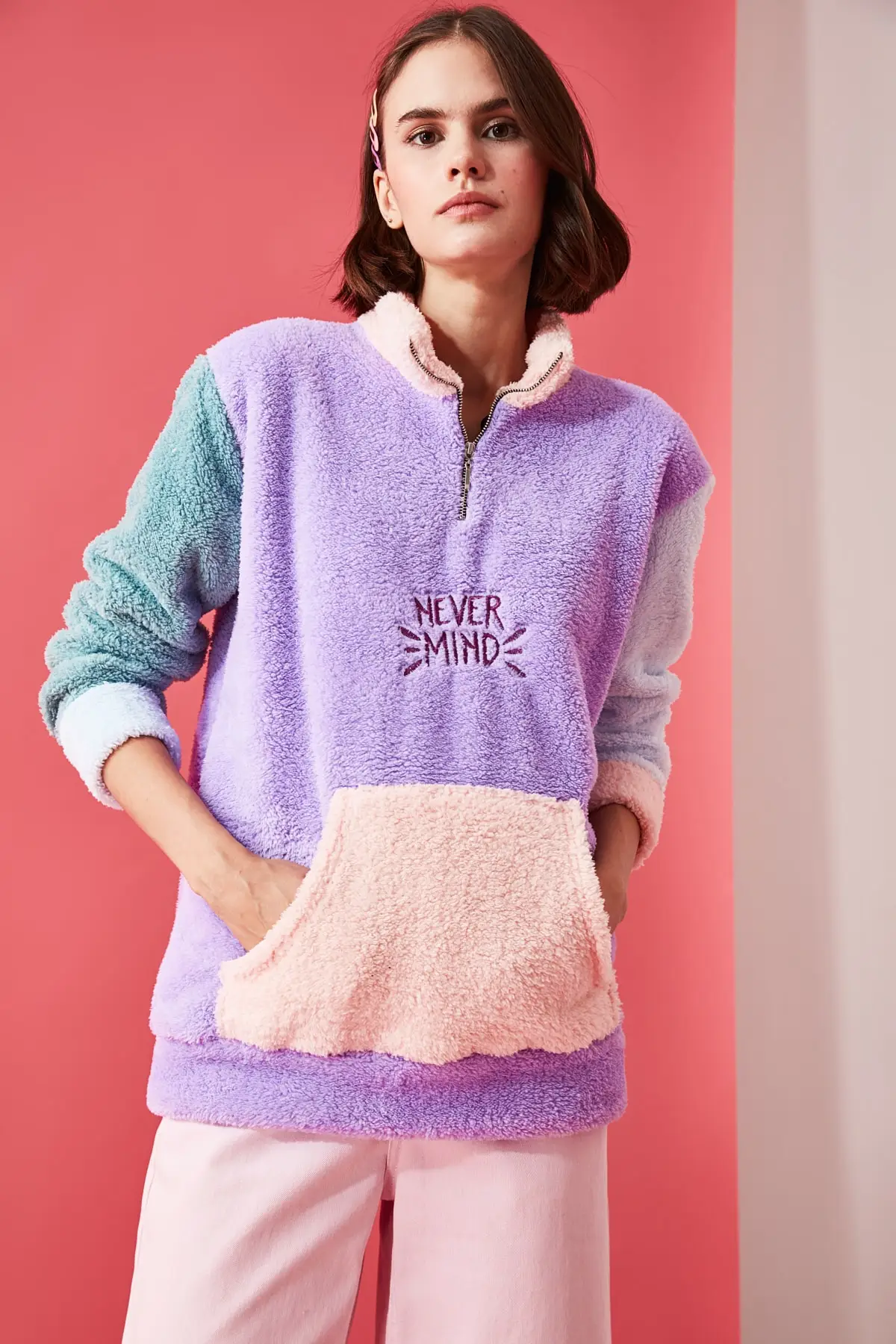 

Trendyol Lilac Color Blocky Embroideried Fleece Knitted Sweatshirt TWOAW21SW0815