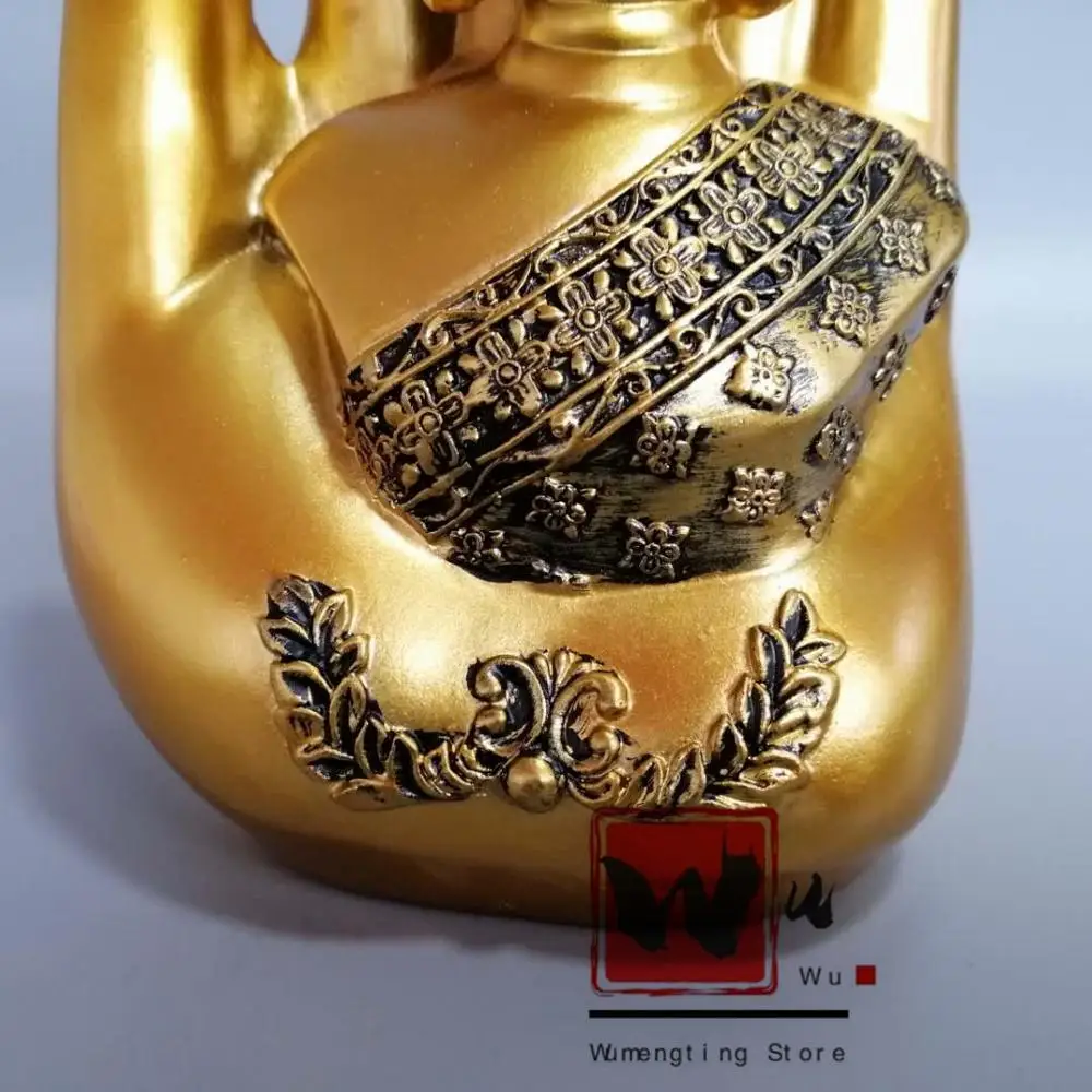 

Chinese archaize resin Bust of sakyamuni in palm statue #B
