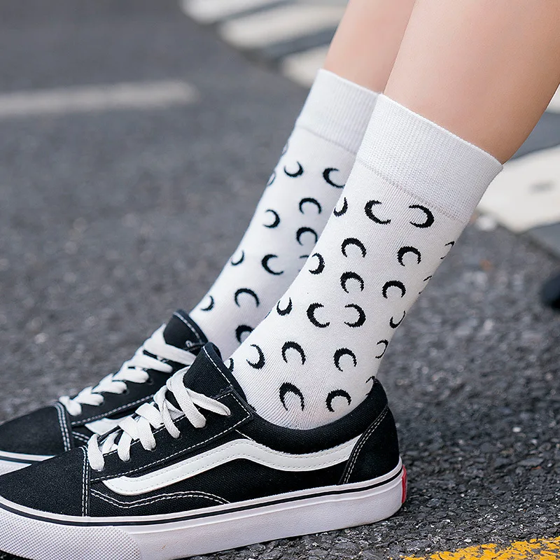 В уличном стиле с героями мультфильмов в форме полумесяца забавные Женские