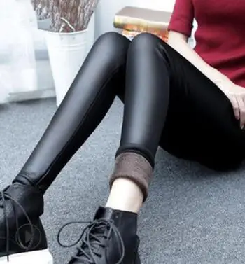 Черные брюки-карандаш из искусственной кожи зимние теплые женские Прямая