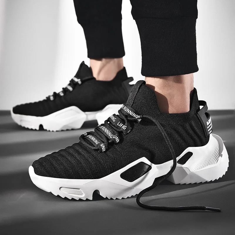 2020 Новые стильные беговые кроссовки для мужчин высокого качества белого цвета с шнурком легкие дышащие носки летней обуви.
