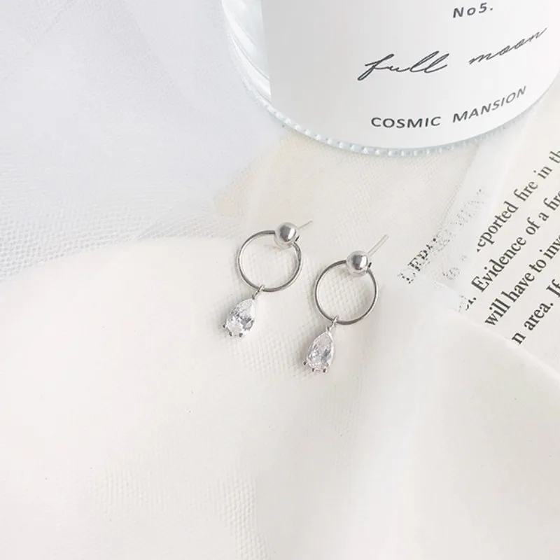 Женские серьги серебряного цвета с кристаллами и кубическим цирконием модные