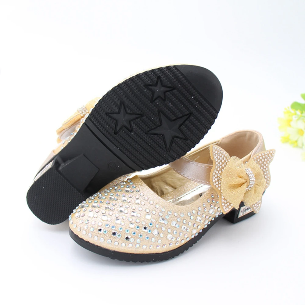 Детские кожаные туфли принцессы для девочек повседневные блестящие с цветами на