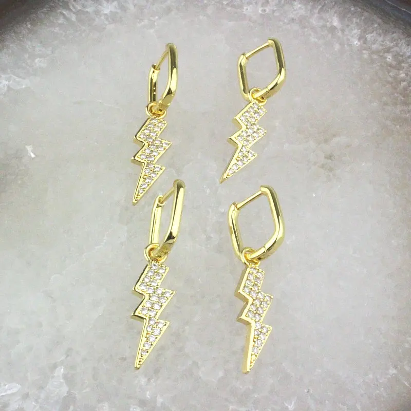 Модные ассиметричные серьги в форме ракушки с фианитами 5 цветов популярная