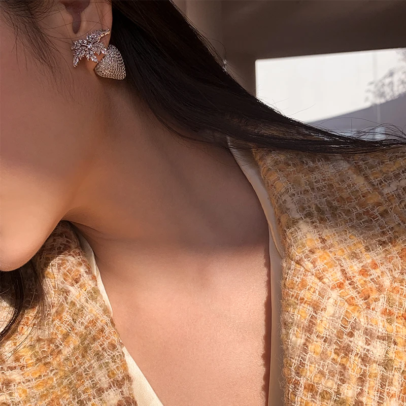 

Original design stereo shining strawberry earrings 2020 new temperament earrings earrings gifts