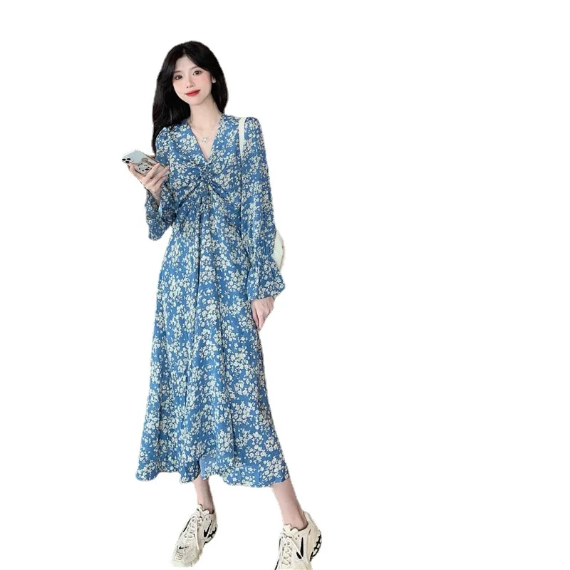 

Korean version of women's spring new piece of crushed flowers v collar waist thin skirt Sen tie small fresh horn sleeve dress