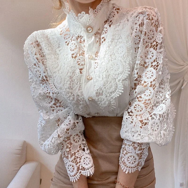 

Женская кружевная блузка на пуговицах, белая блузка с рукавами-лепестками и воротником-стойкой, ажурная рубашка с цветочным кружевом в стил...
