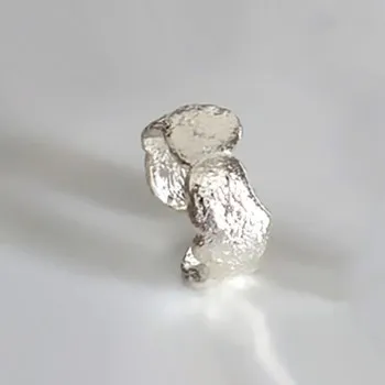 

French earless hole ear clip 2020 new tidal net red stack wearing irregular wave concave ear clip e-commerce source Q3358