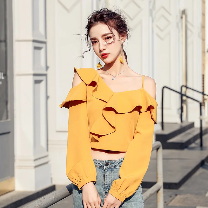 Футболка женская с открытым плечом пикантный укороченный топ бюстье