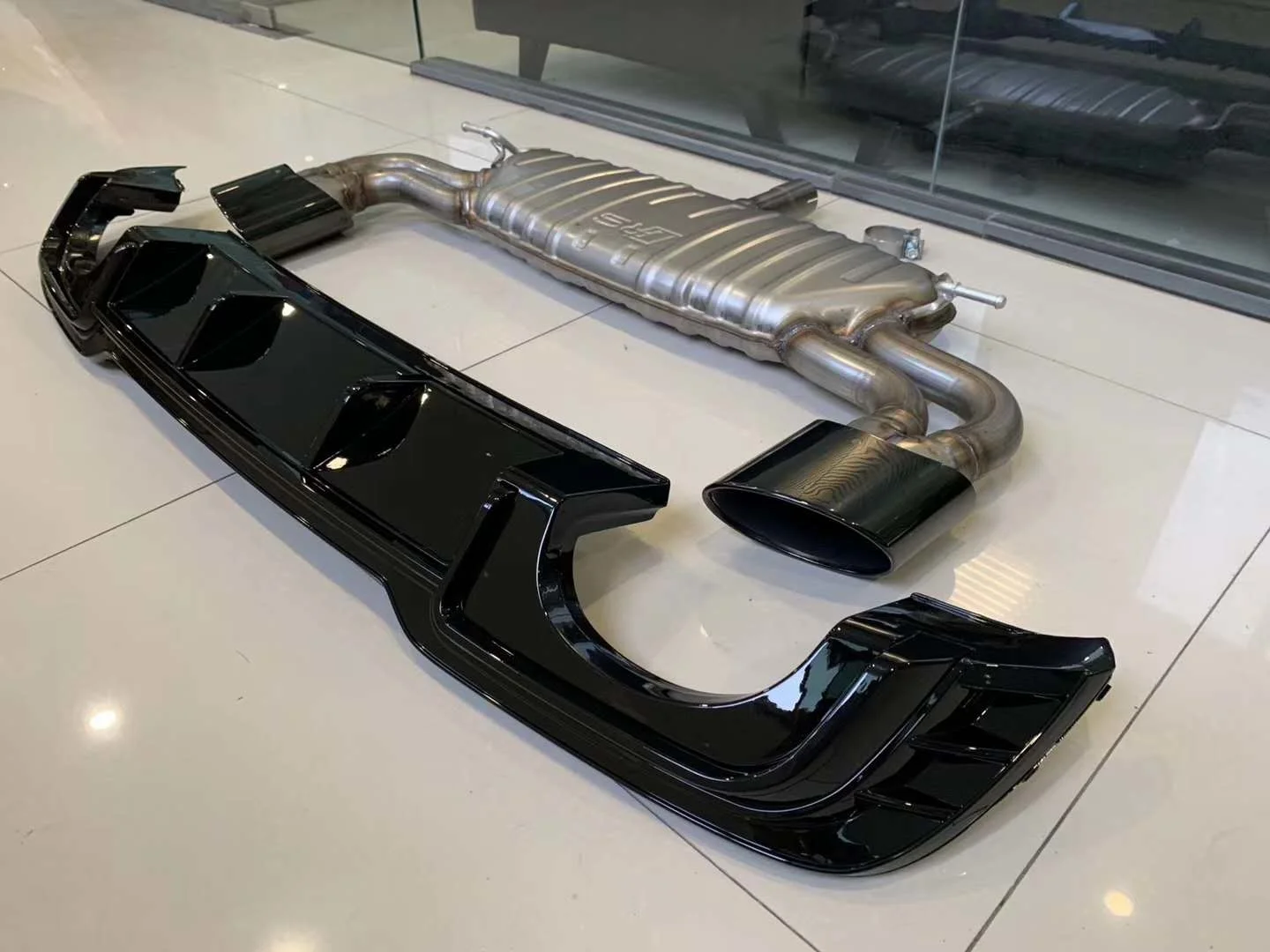 

Suitable for Audi 17-19 A3 Refits Rs3 Rear Lip Exhaust Tail Throat