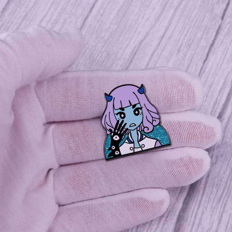 Эмалированная брошь в виде милой демонической школьницы с глазами дьявола|Броши|