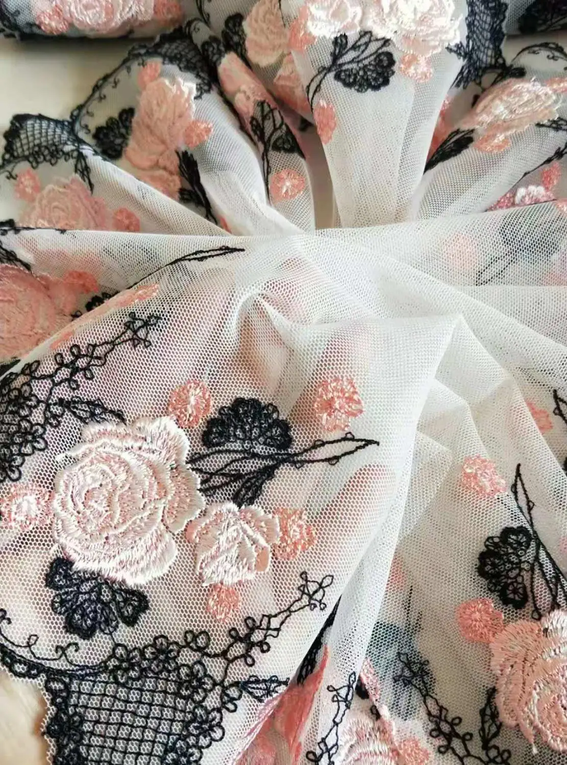 Великолепная кружевная отделка из тюля розовые розы черные цветы Вышитое