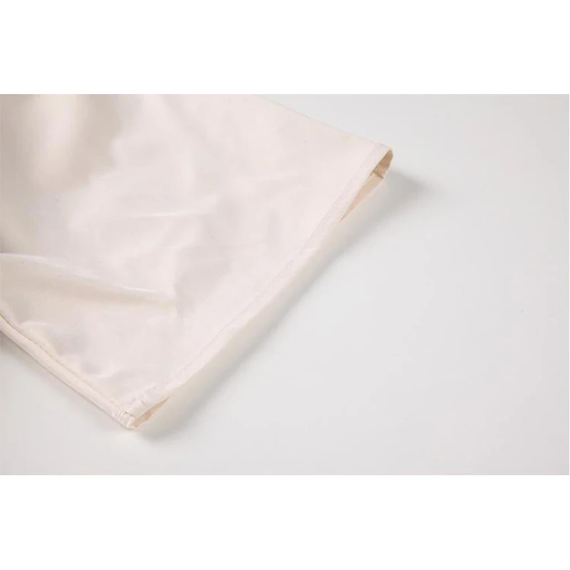 Женское платье на бретельках милое летнее с открытыми плечами и коротким рукавом