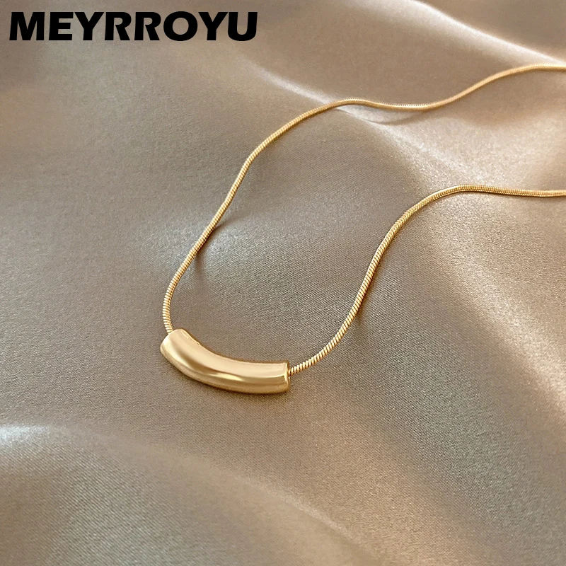 

MEYRROYU 316L Stainless Steel Curved Pendant Necklace For Women Fashion Temperament Simple Jewelry Gift