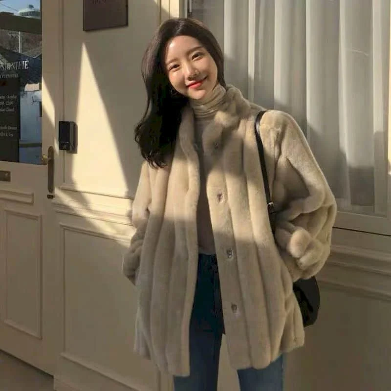 

Imitation lamb fur coat women's high street 2020 new Korean version of the small stand-up collar and cuffs mid-length plush coat