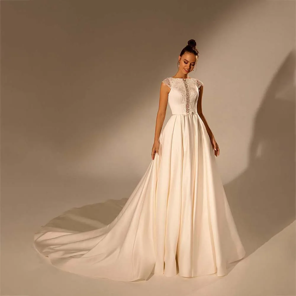 

UETEEY Boho A-Line Wedding Dresses Satin Short Sleeves Sweep Train Plus Size Lace Appliqued Zipper Back Wedding Gowns 2022