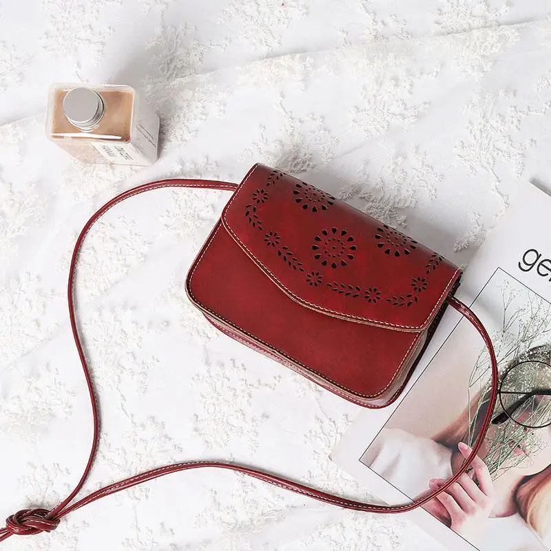 Women's Mini Shoulder Bag Hollowed Out Flower Pattern Small, Exquisite And Light Retro Literary Leisure Versatile Messenger Bag