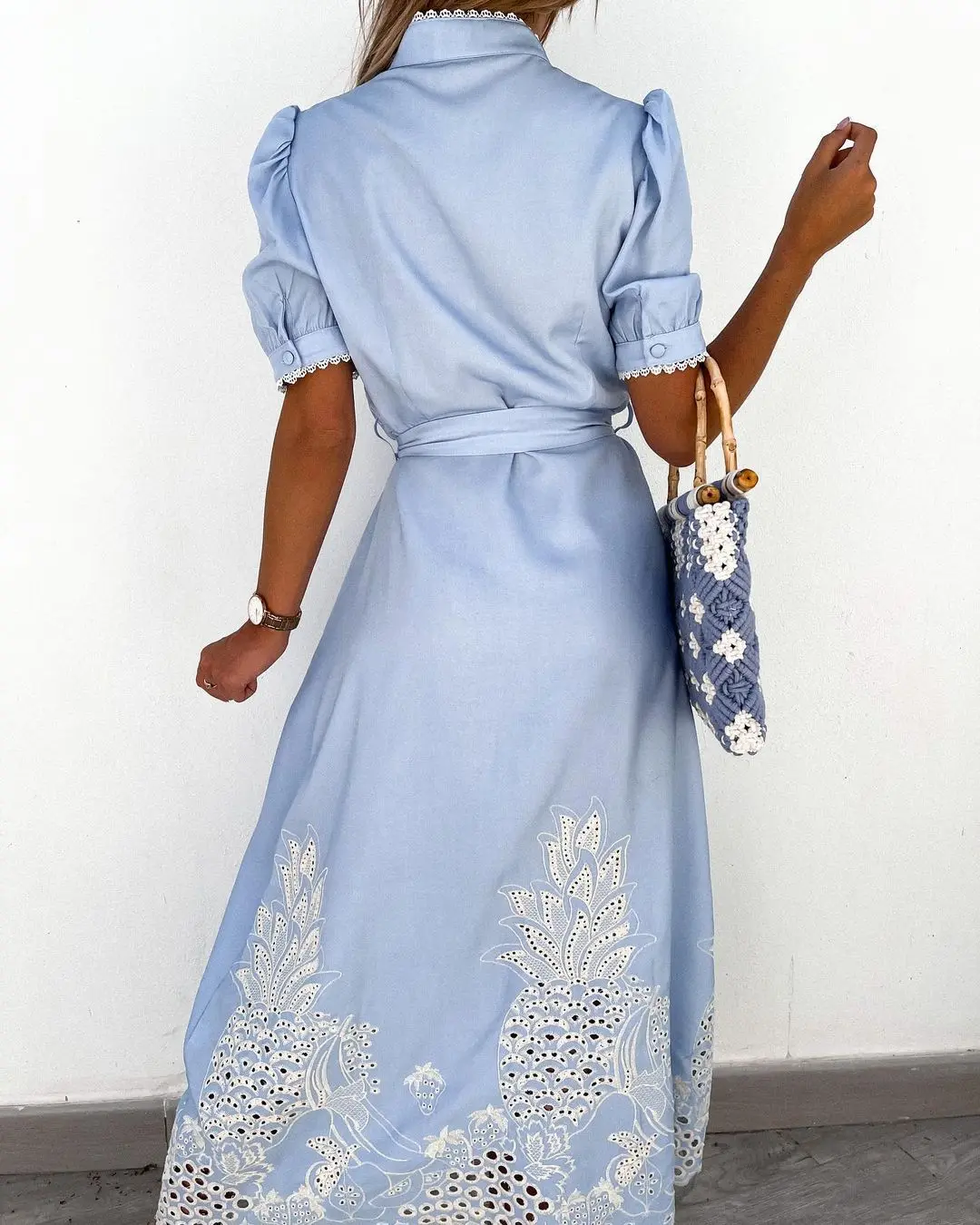 Женское длинное платье-рубашка элегантное ажурное с вышивкой в виде ананаса