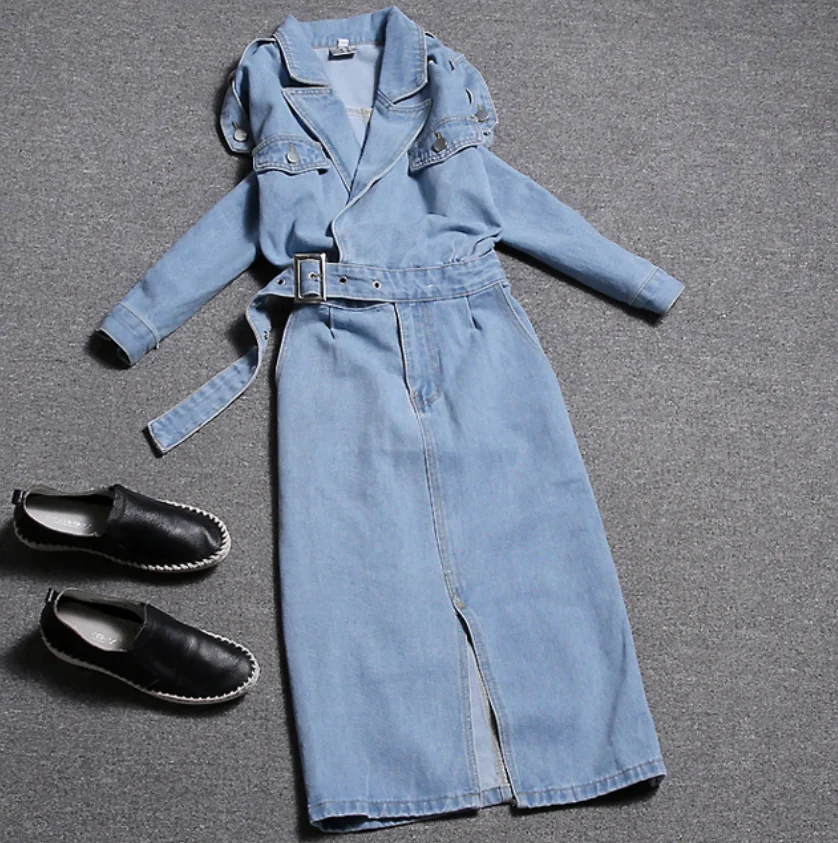 Женское джинсовое платье-трапеция однотонное облегающее платье с поясом и