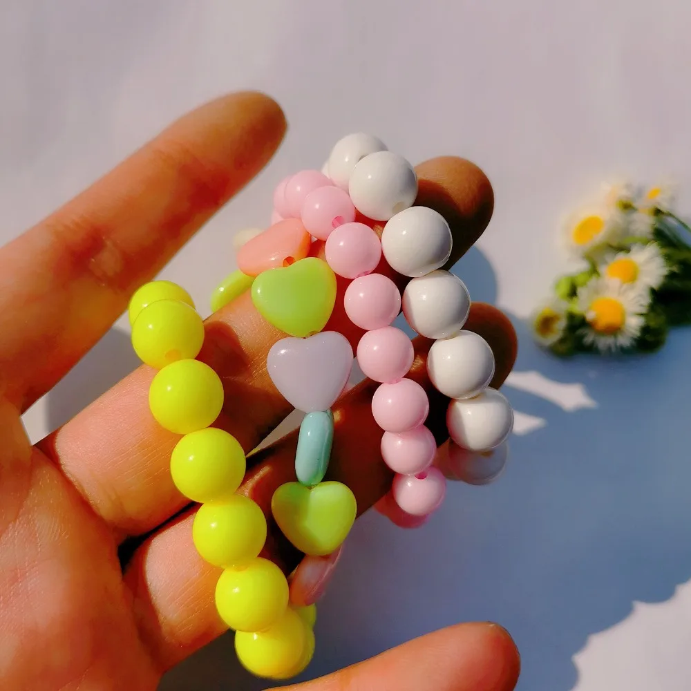 Детский акриловый браслет конфетного цвета с сердечками модный буквами для