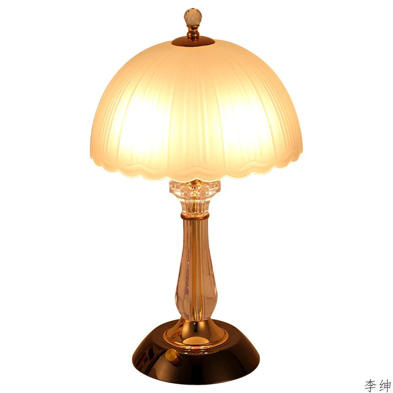 

Скандинавский Хрустальный светодиодный настольный светильник для спальни, прикроватная лампа, современный белый стеклянный абажур, Насто...