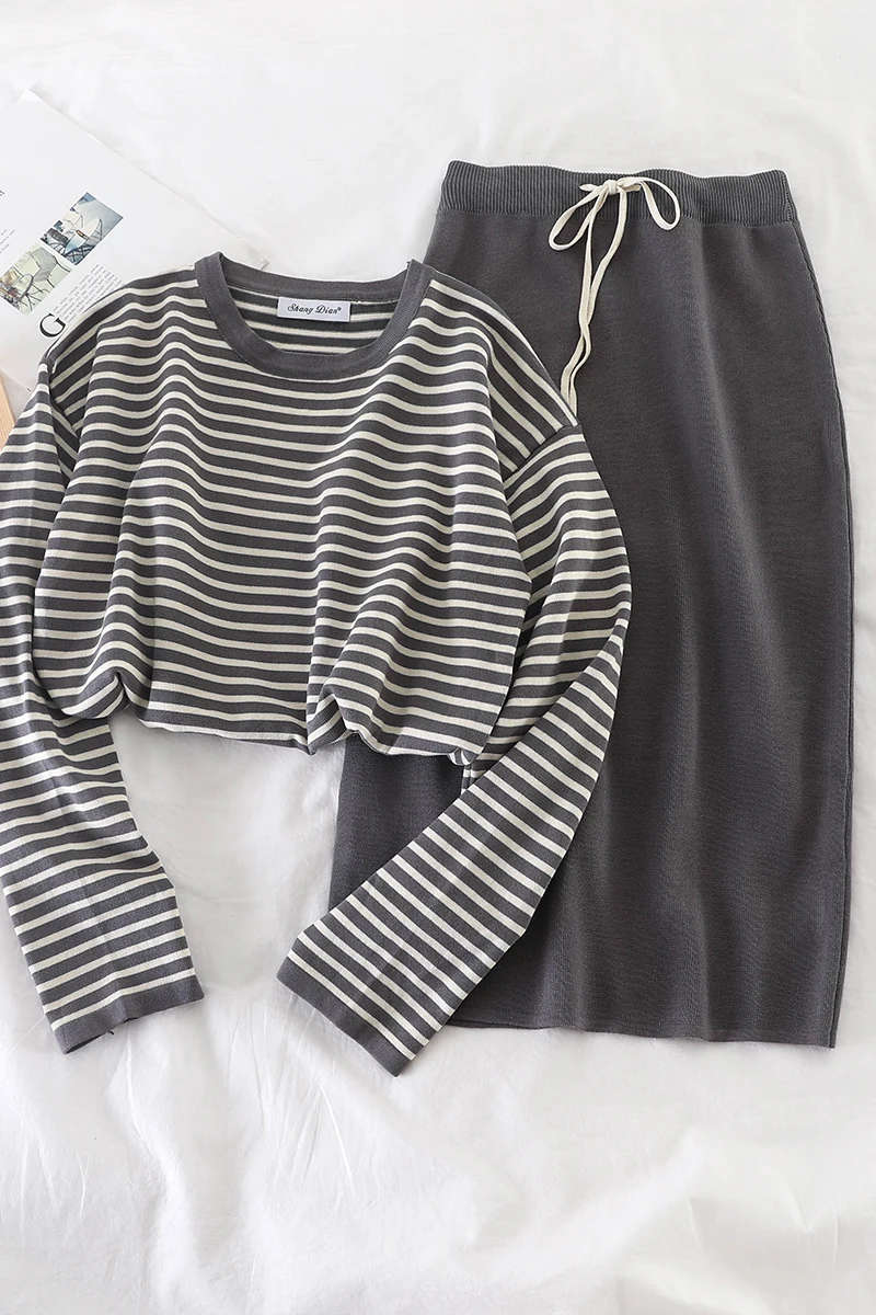 

Korean New 2020 Summer Women 2 Piece Set Vintage Round Neck Long Sleeve Loose Striped Tops + Black/Gray Midi Skirt 2pcs Set Suit
