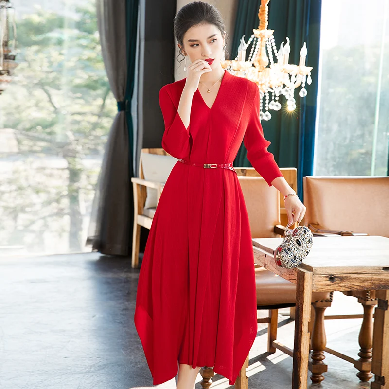 

Plus Size Dress Red 2020 Women Spring Fashion V Neck Three Quarter Sleeve Elegant Miyake Pleated Lace-up Slim waist Dress