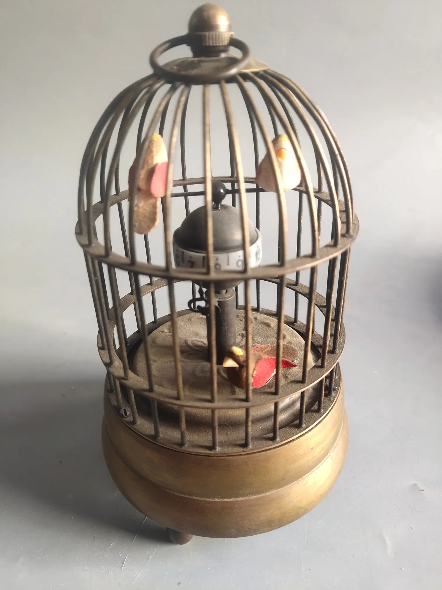 

Collectible Decorate Old Handwork Copper Two Bird In Cage Mechanical Table Clock Iiving Room Decoration Home Gift