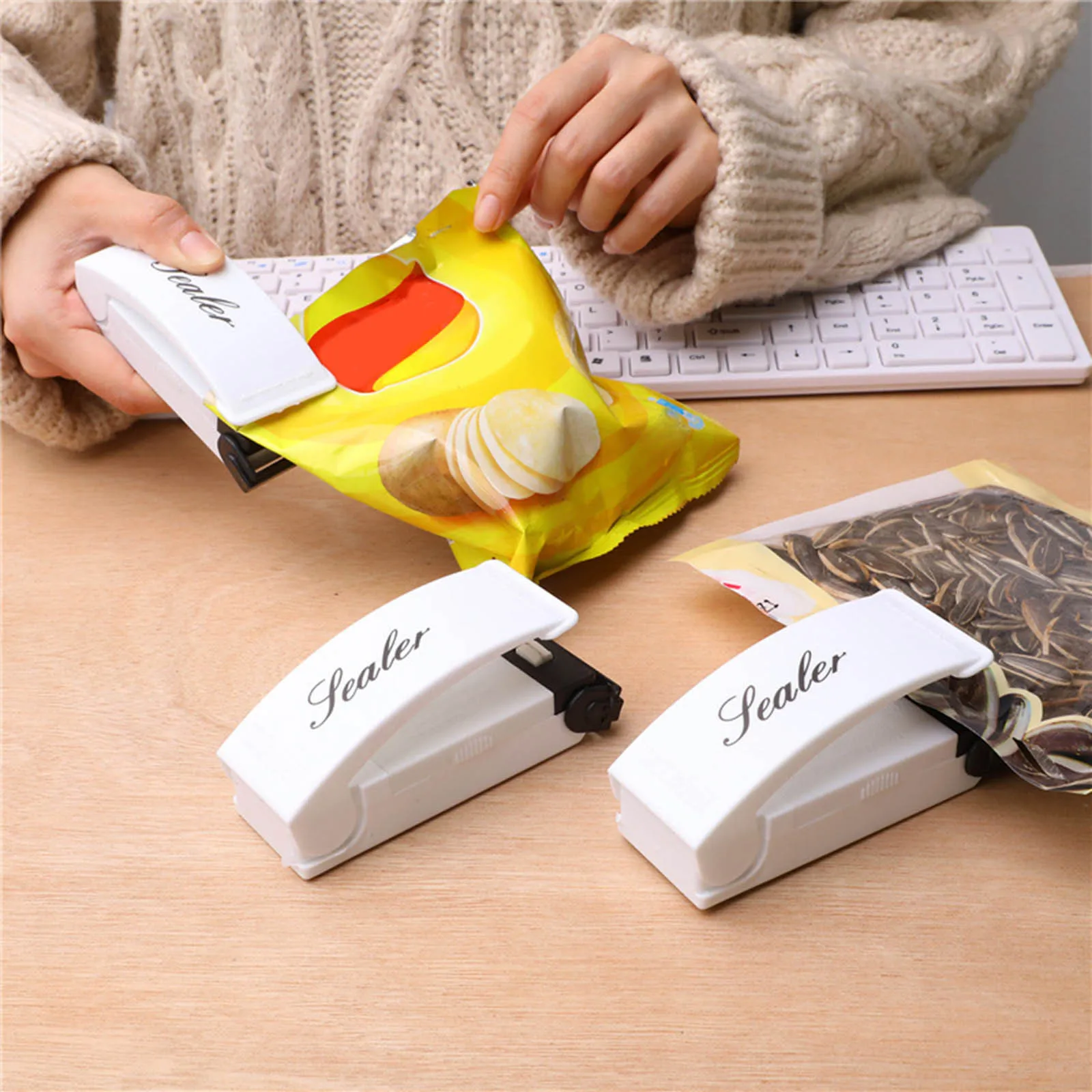 

Mini Sealing Machine Portable Heat Vacuum Sealers Plastic SealeMini Handheld Heat Sealer for Food Kitchen Sealing Resealer