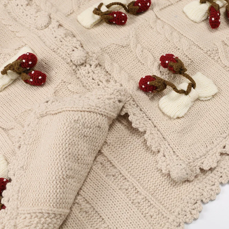 Однобортная трикотажная одежда с люрексом круглым вырезом и кисточками |