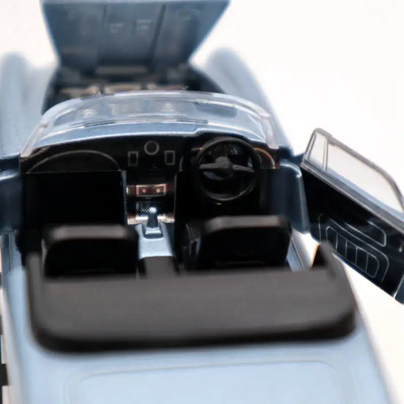 Коллекционные модели автомобилей Aston Martin голубого цвета игрушки DIN Atlas 1:43