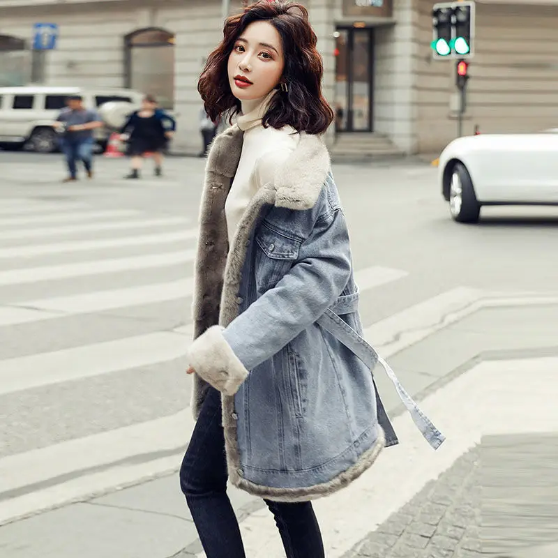 Утепленная бархатная джинсовая приталенная куртка Женское зимнее джинсовое