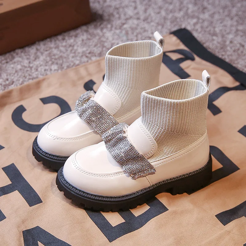 

Девочки полусапожки осенние, новые, черные, Маленькая кожаная обувь на мягкой подошве для детей, еще не начавших ходить модные стразы туфли ...