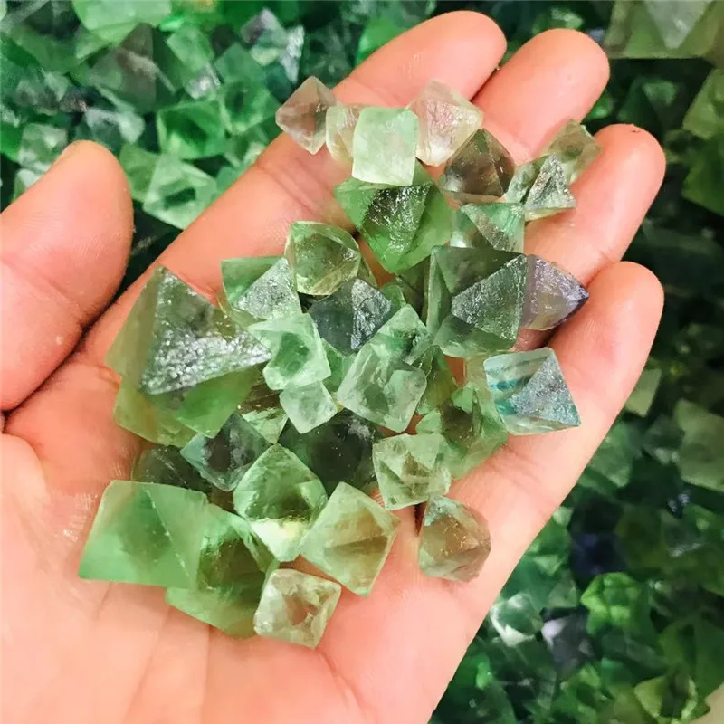 100 г натурального кристаллического кварца октаэдра зеленого цвета флюоритового камня гемми геометрии для домашней реки-терапии декоративный.