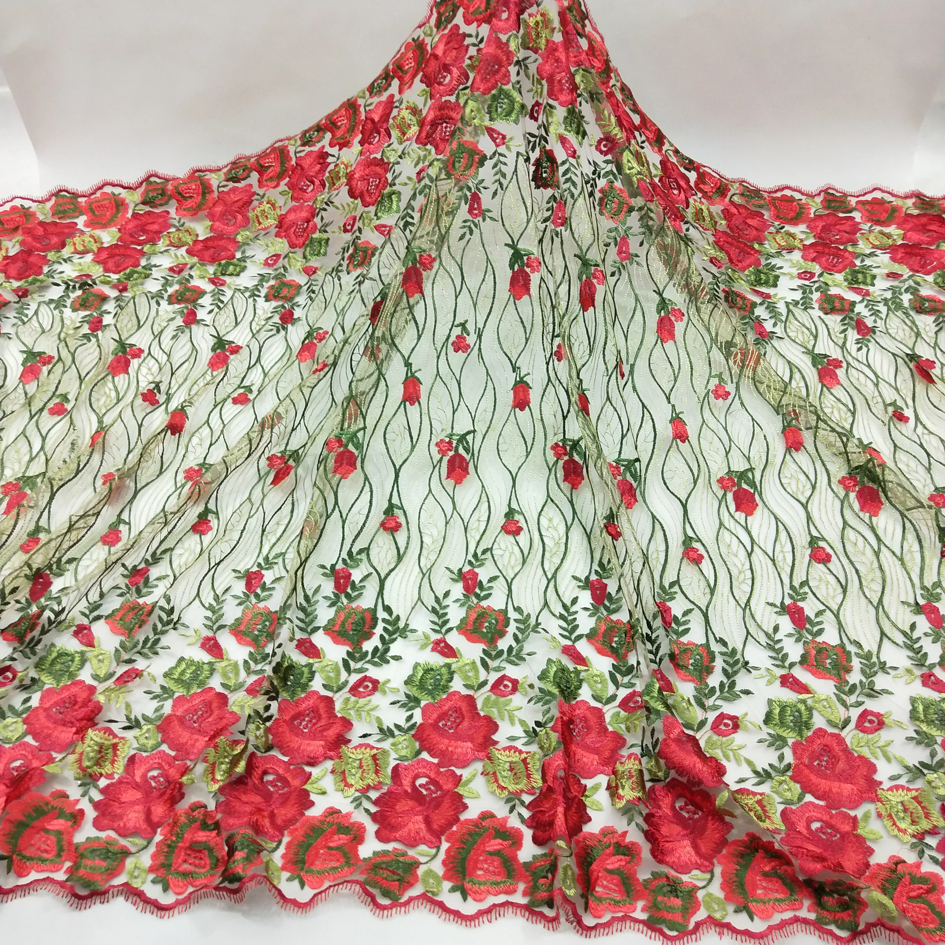 Французские кружевные ткани разных цветов с большим цветочным узором для