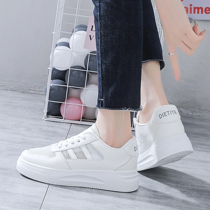 

White shoe new spring and summer 2021 tide style sandals students breathable mesh surface movement leisure shoes